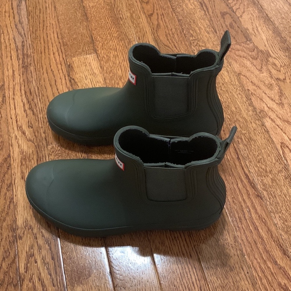 Hunter women’s Original Chelsea rain boot size 9